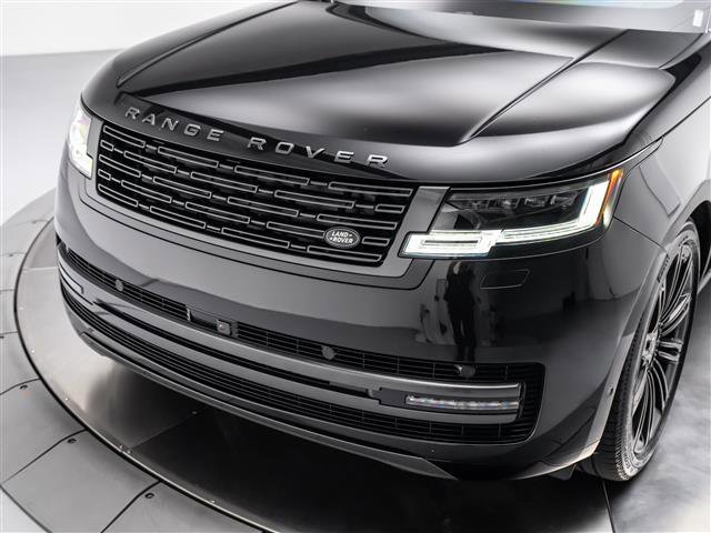 Used 2025 Land Rover Range Rover SE image 9