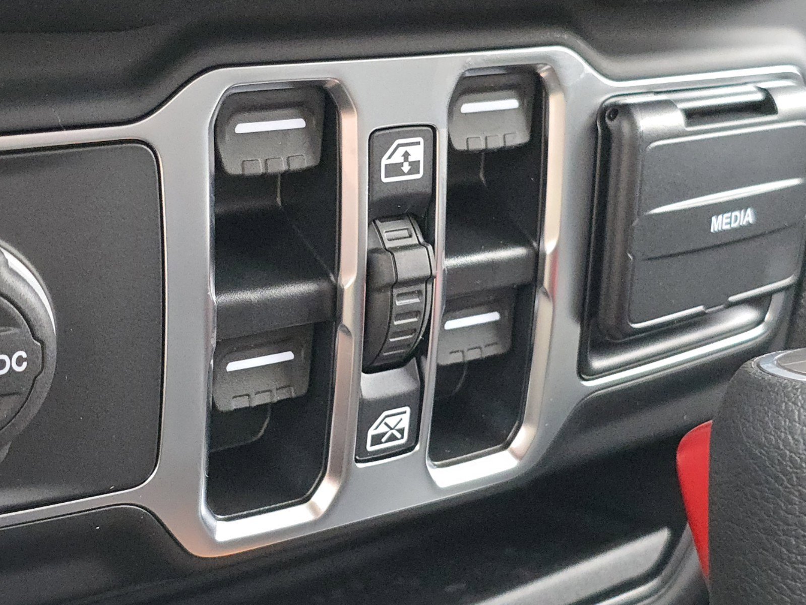 New 2025 Jeep Gladiator Sport image 6