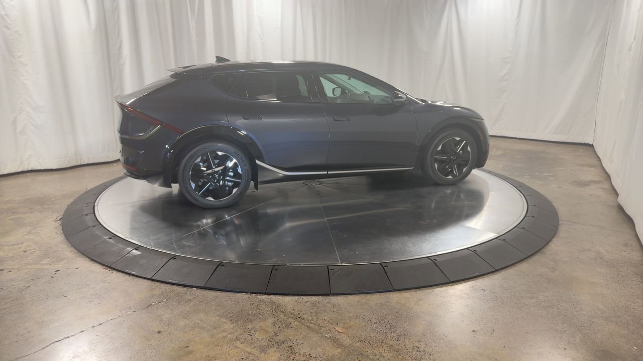New 2025 Kia EV6 Wind image 2