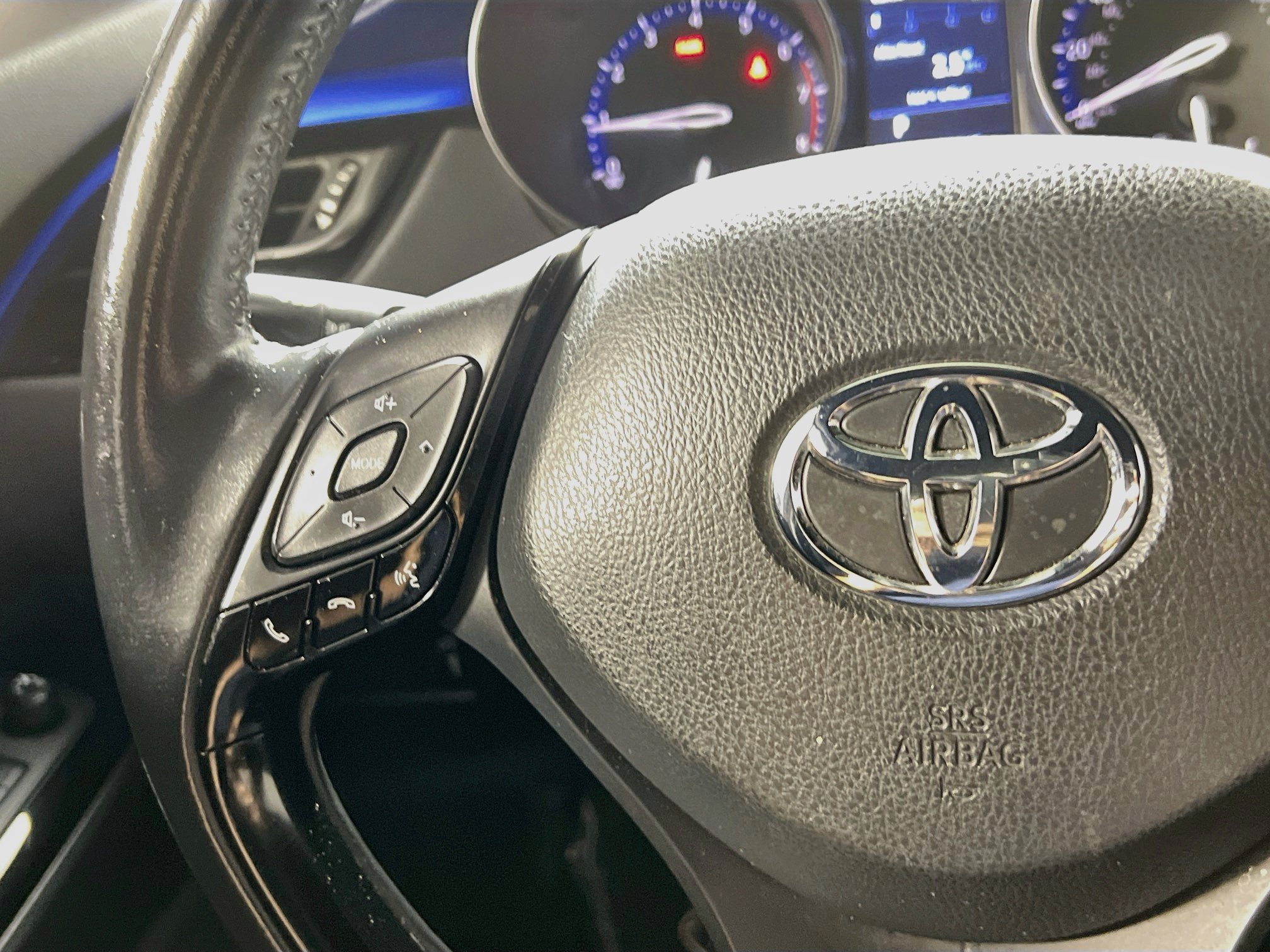 Used 2020 Toyota C-HR XLE FWD image 19