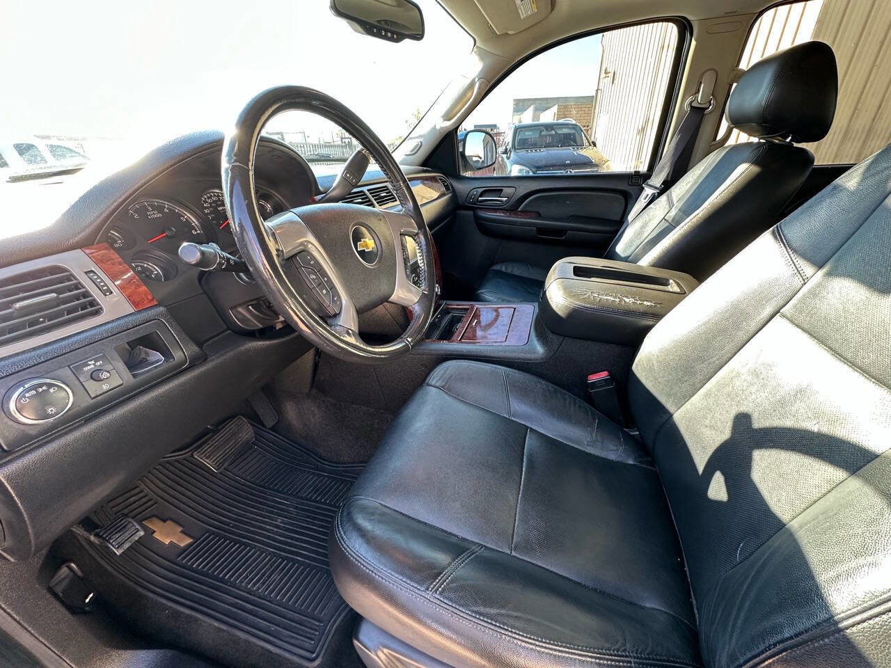 Used 2013 Chevrolet Avalanche LTZ image 7