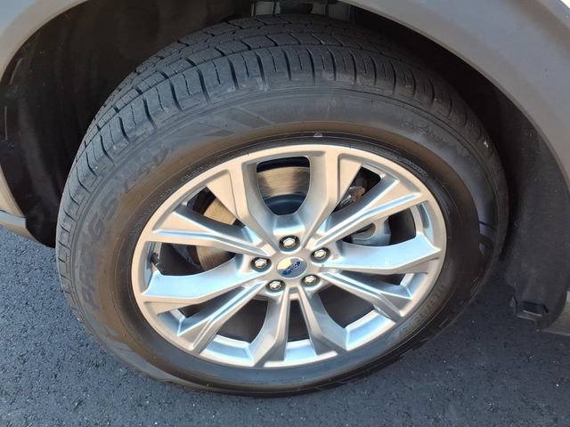 Used 2020 Ford Explorer XLT w/ Equipment Group 202A AWD/4WD image 31