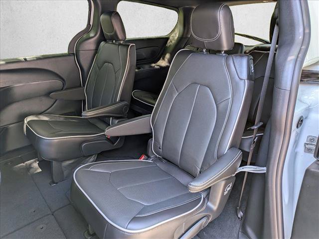 New 2026 Chrysler Pacifica Limited w/ S Appearance Package AWD/4WD image 17