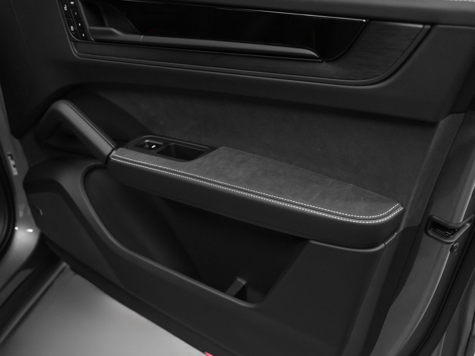 New 2026 Porsche Cayenne GTS AWD/4WD image 31