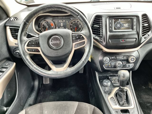 Used 2017 Jeep Cherokee Latitude w/ Cold Weather Group AWD/4WD image 12