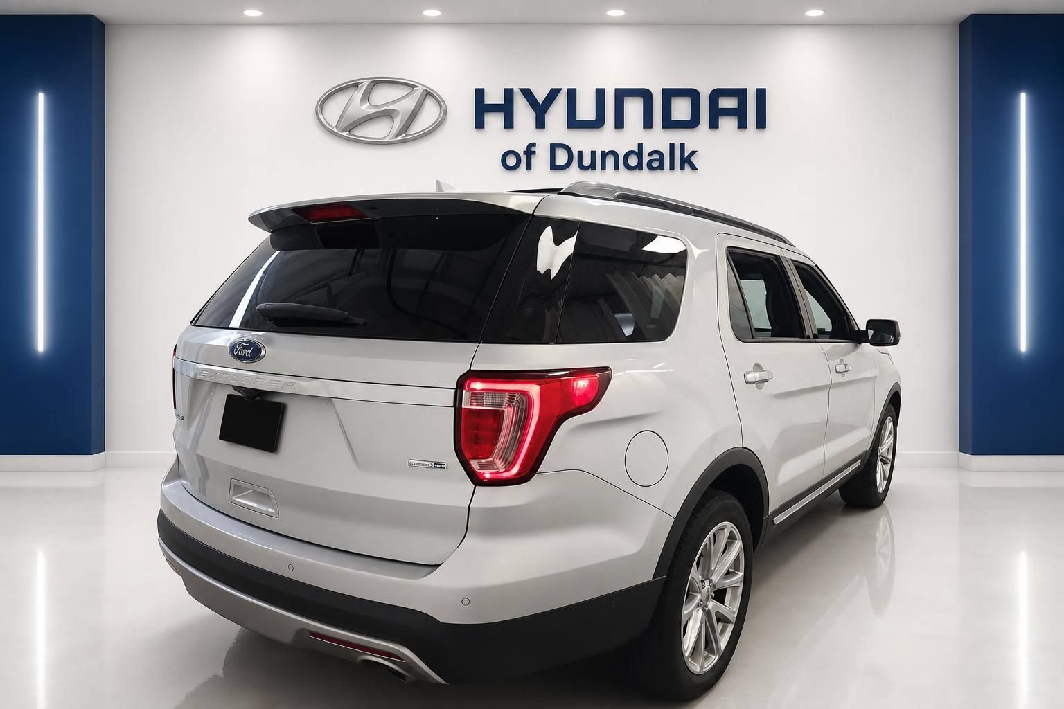 Used 2017 Ford Explorer Limited w/ Equipment Group 303A AWD/4WD image 2