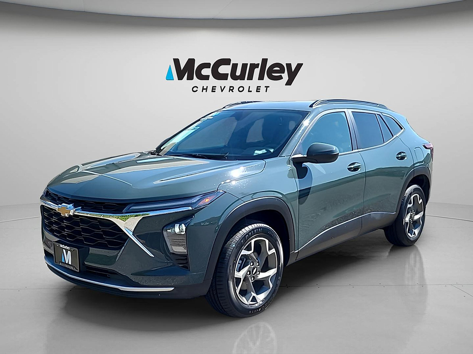 Used 2025 Chevrolet Trax LT FWD image 3