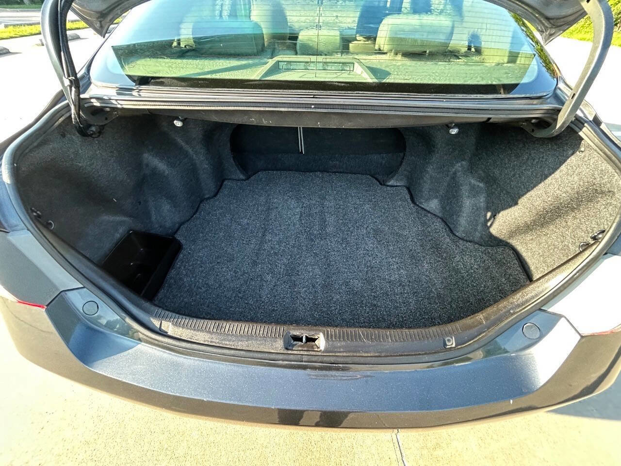 Used 2011 Toyota Camry LE FWD image 11