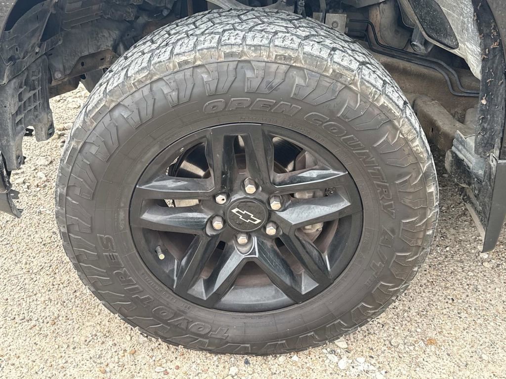 Used 2019 Chevrolet Silverado 1500 LT Trail Boss AWD/4WD image 3