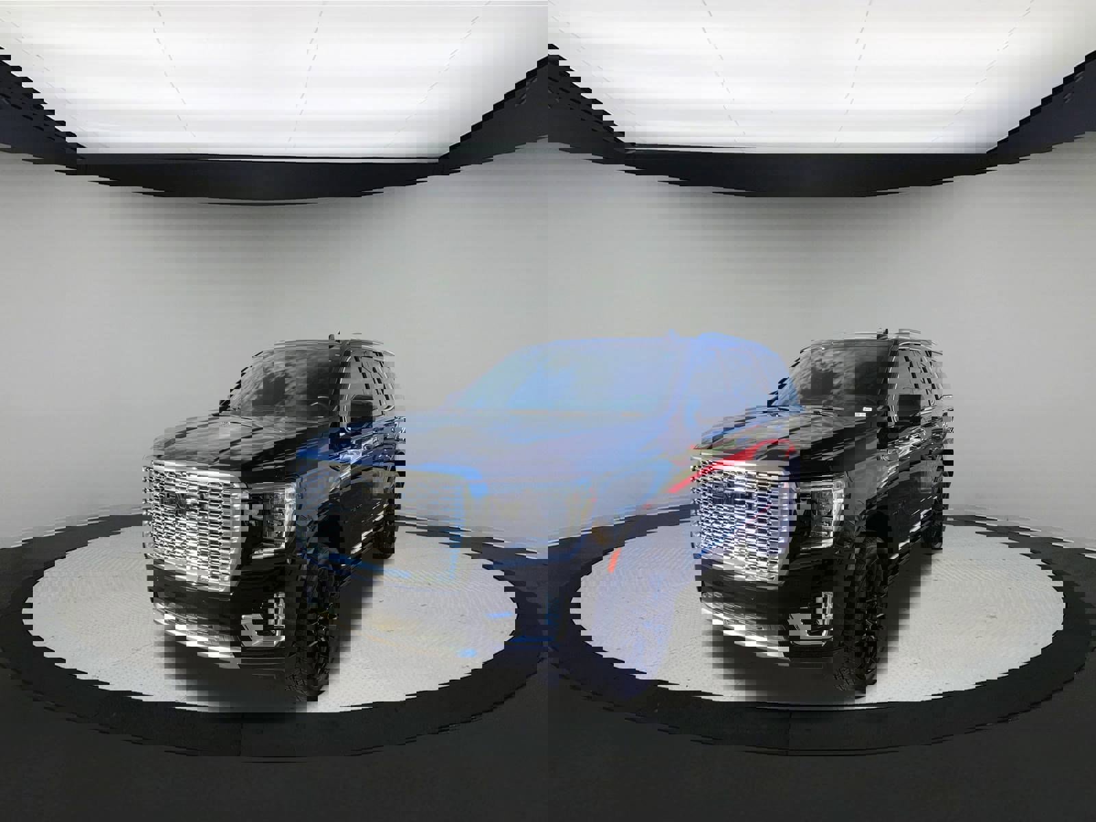 Used 2024 GMC Yukon Denali w/ Denali Reserve Package image 4