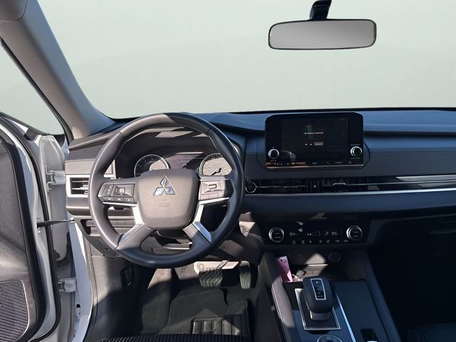 Used 2022 Mitsubishi Outlander ES image 12