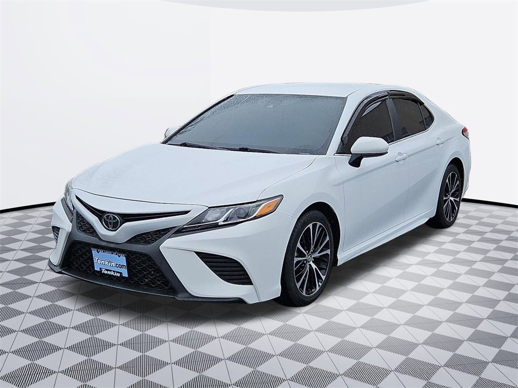 Used 2020 Toyota Camry SE image 2