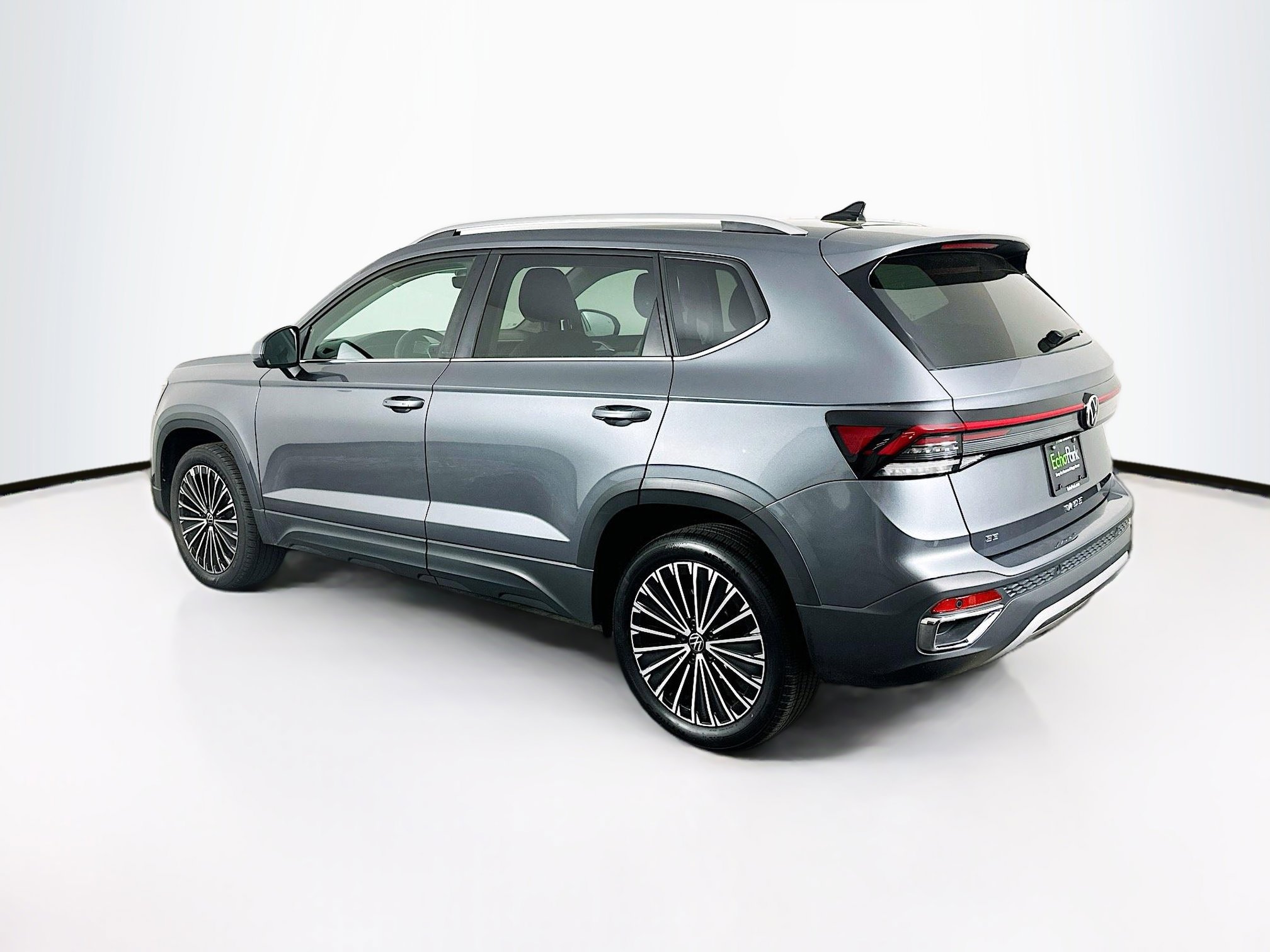 Used 2025 Volkswagen Taos SE image 5