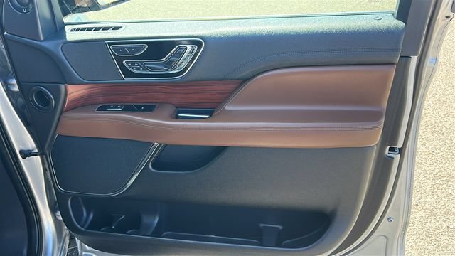 Used 2022 Lincoln Navigator L Reserve AWD/4WD image 10