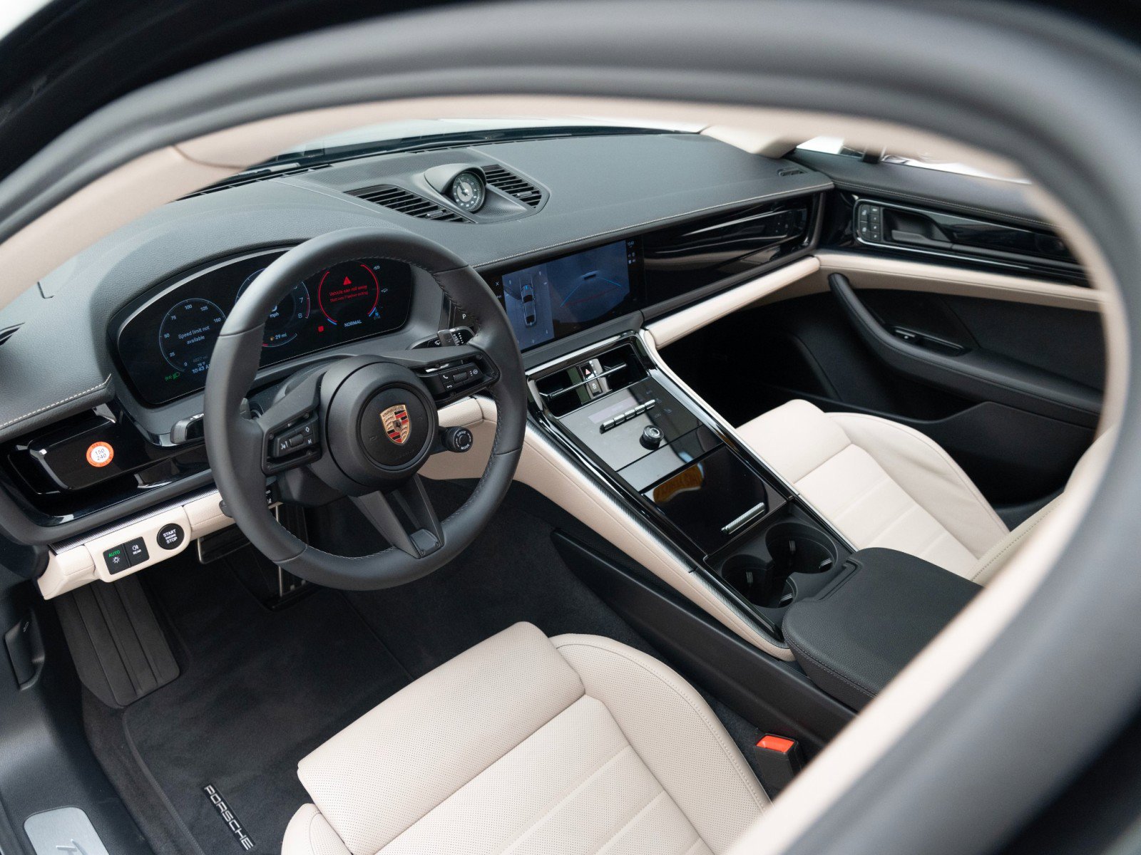 Certified 2025 Porsche Panamera 4 image 4