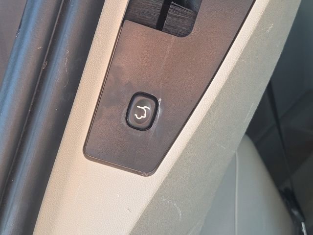 Used 2016 Dodge Grand Caravan SXT FWD image 13