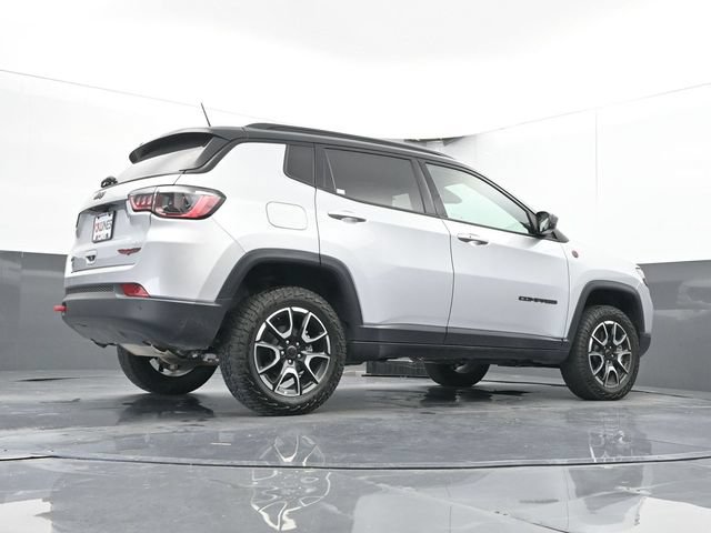 Used 2025 Jeep Compass Trailhawk AWD/4WD image 43