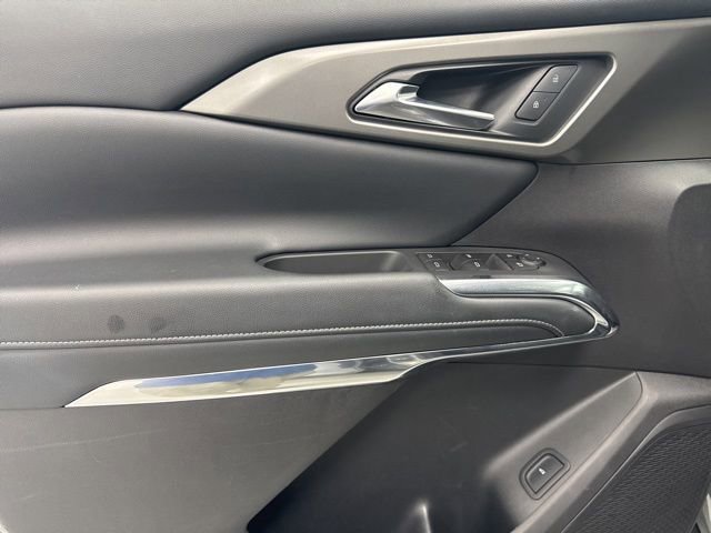 Used 2025 Chevrolet Traverse LT FWD image 9