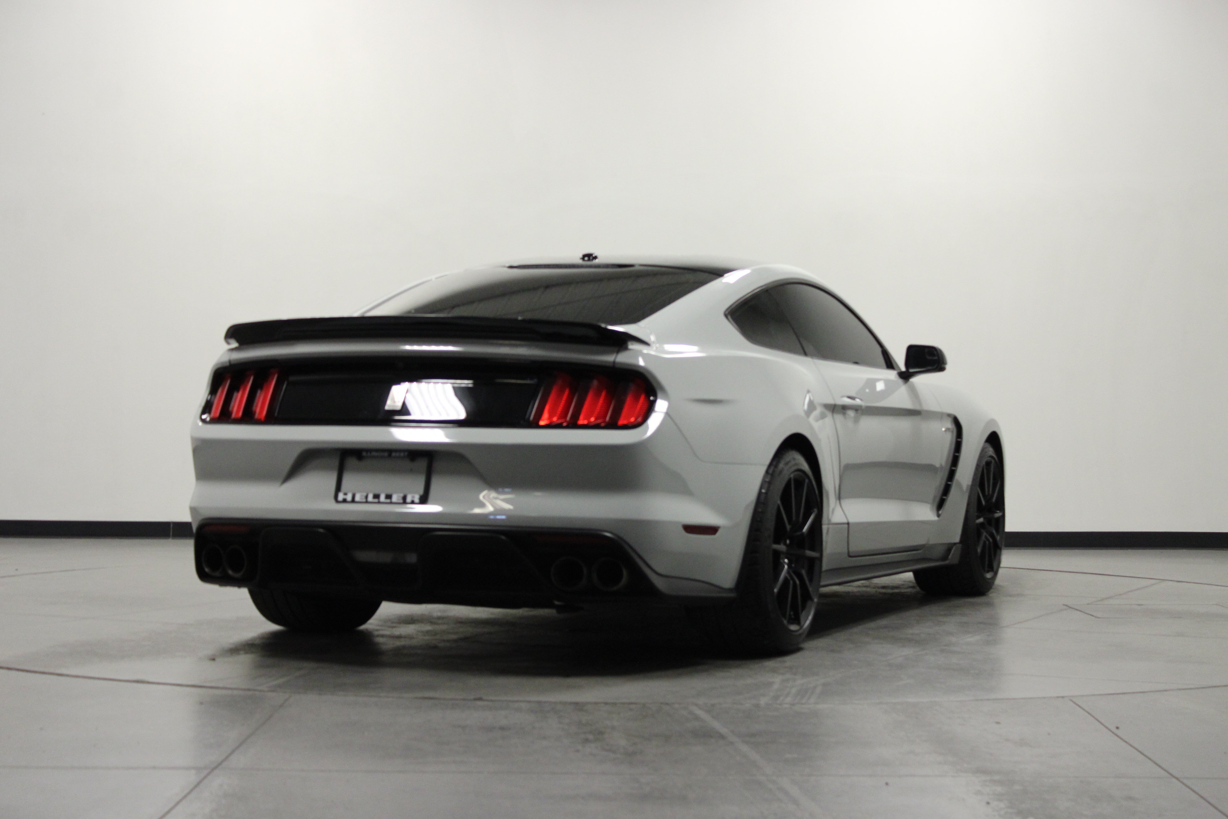 Used 2017 Ford Mustang Shelby GT350 w/ Convenience Package RWD image 4