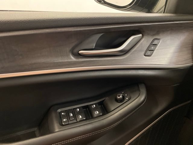 Used 2022 Jeep Grand Cherokee L Limited AWD/4WD image 20