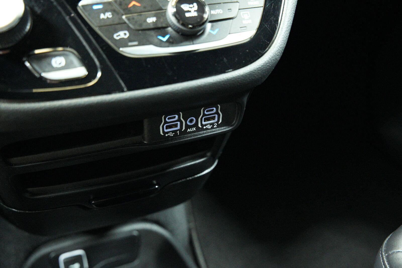 Used 2024 Chrysler Pacifica Limited FWD image 46