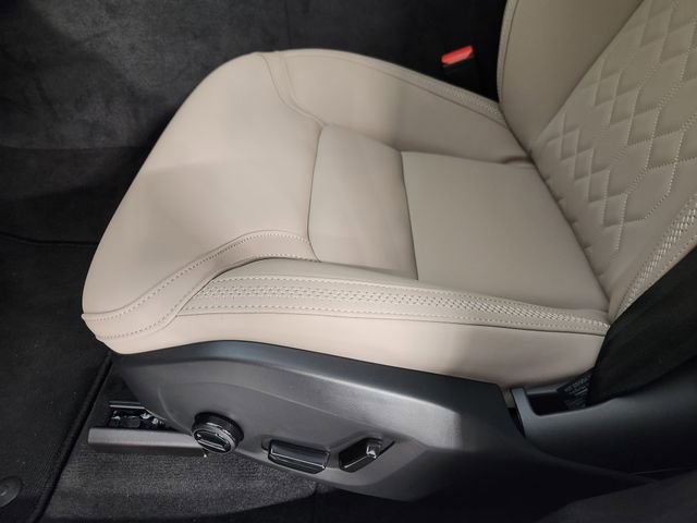 New 2026 Volvo XC60 B5 Plus w/ Protection Package Premier AWD/4WD image 23
