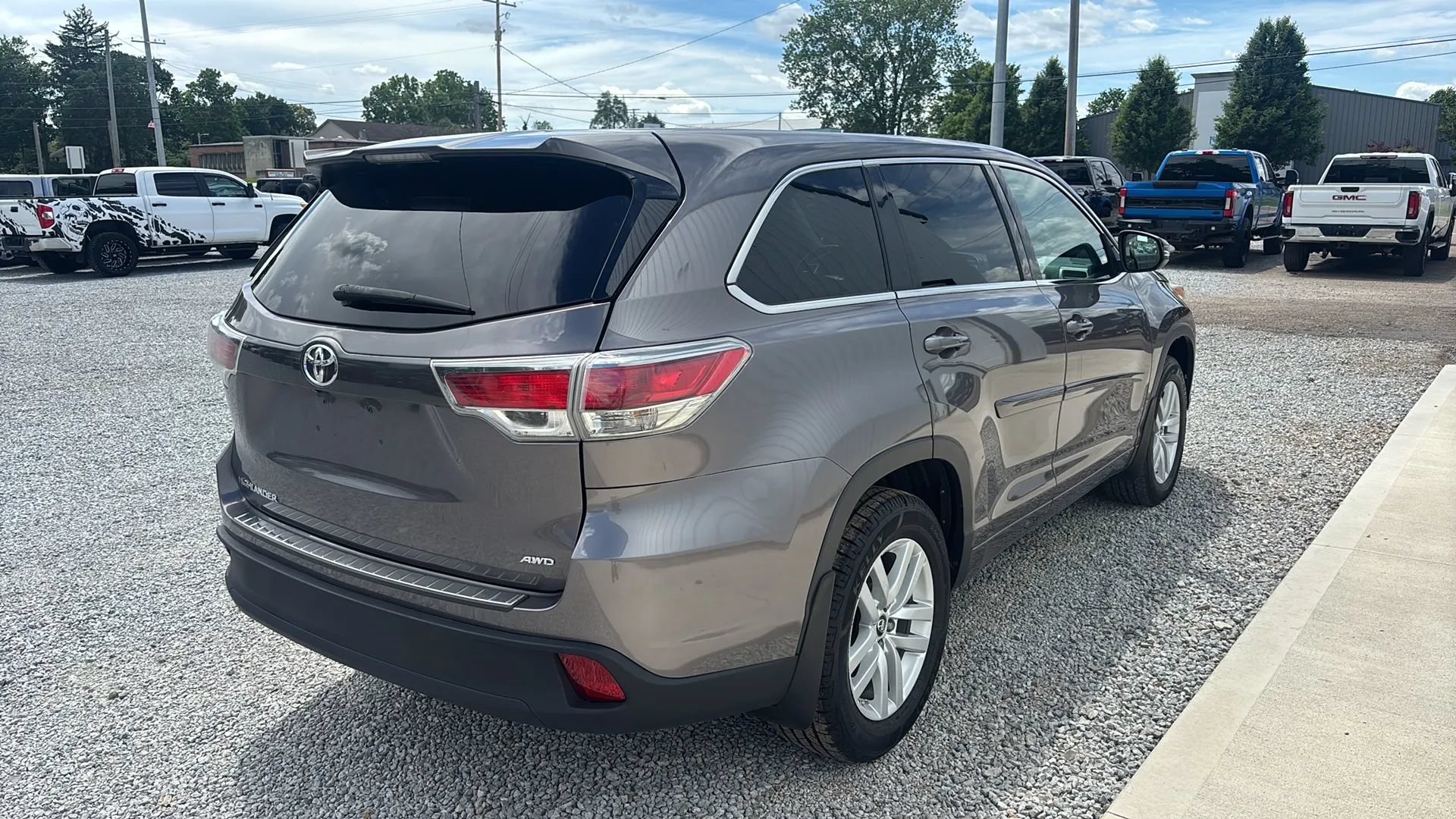 Used 2016 Toyota Highlander LE w/ Protection Package #3 AWD/4WD image 5