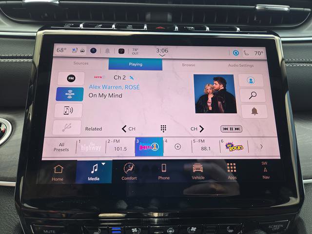 New 2025 Jeep Grand Cherokee Limited w/ Luxury Tech Group II image 19