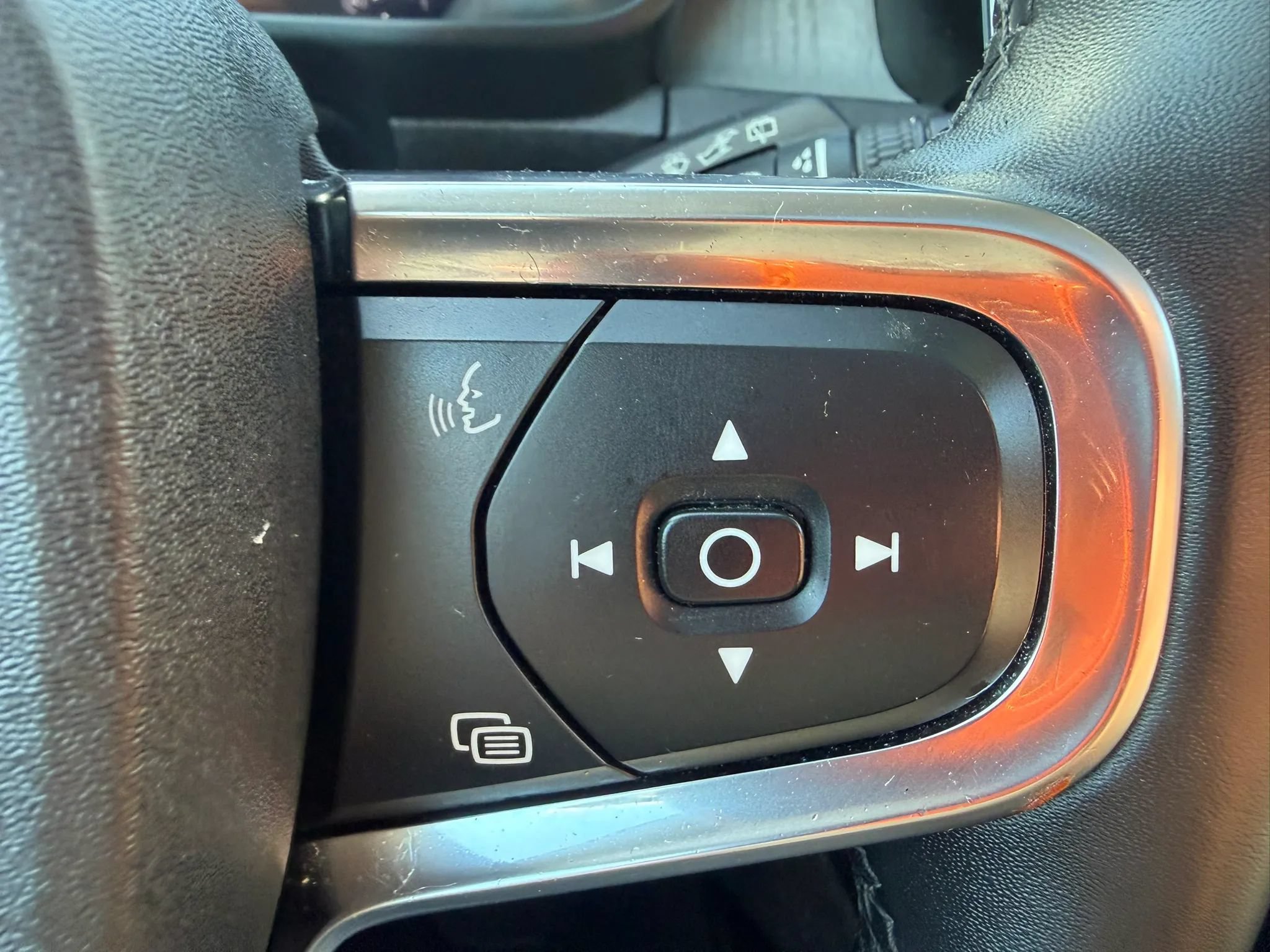 Used 2024 Volvo XC40 B5 Plus AWD/4WD image 14