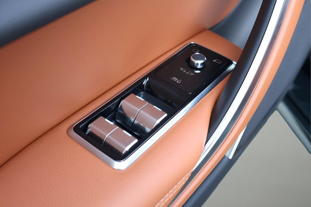 New 2024 Jaguar XF R-Dynamic SE AWD/4WD image 11