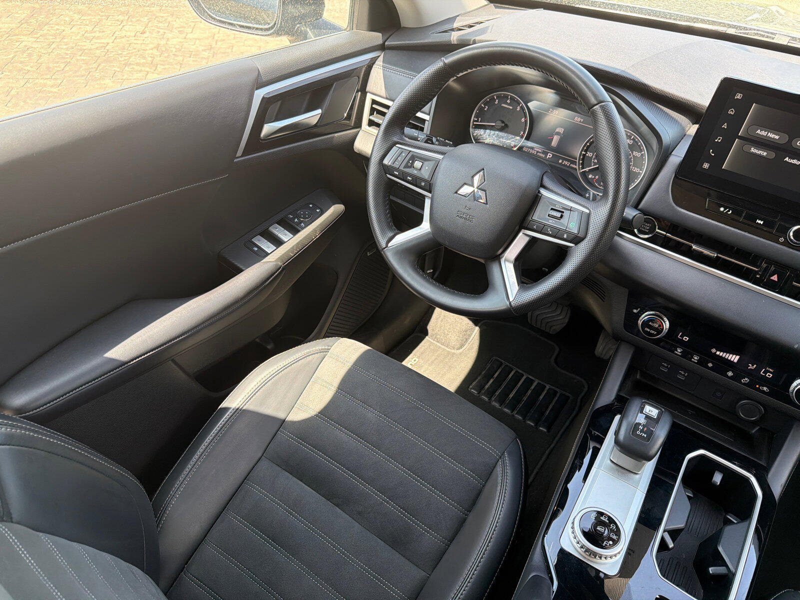 Used 2025 Mitsubishi Outlander SE FWD image 22