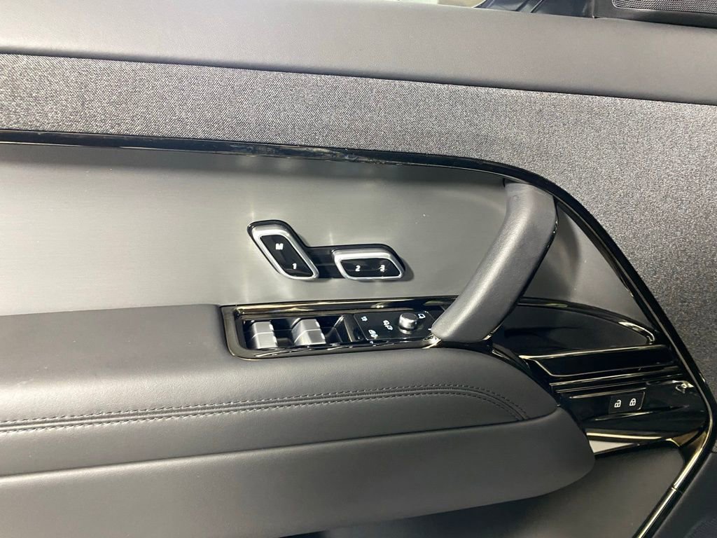 Used 2023 Land Rover Range Rover Sport SE AWD/4WD image 10