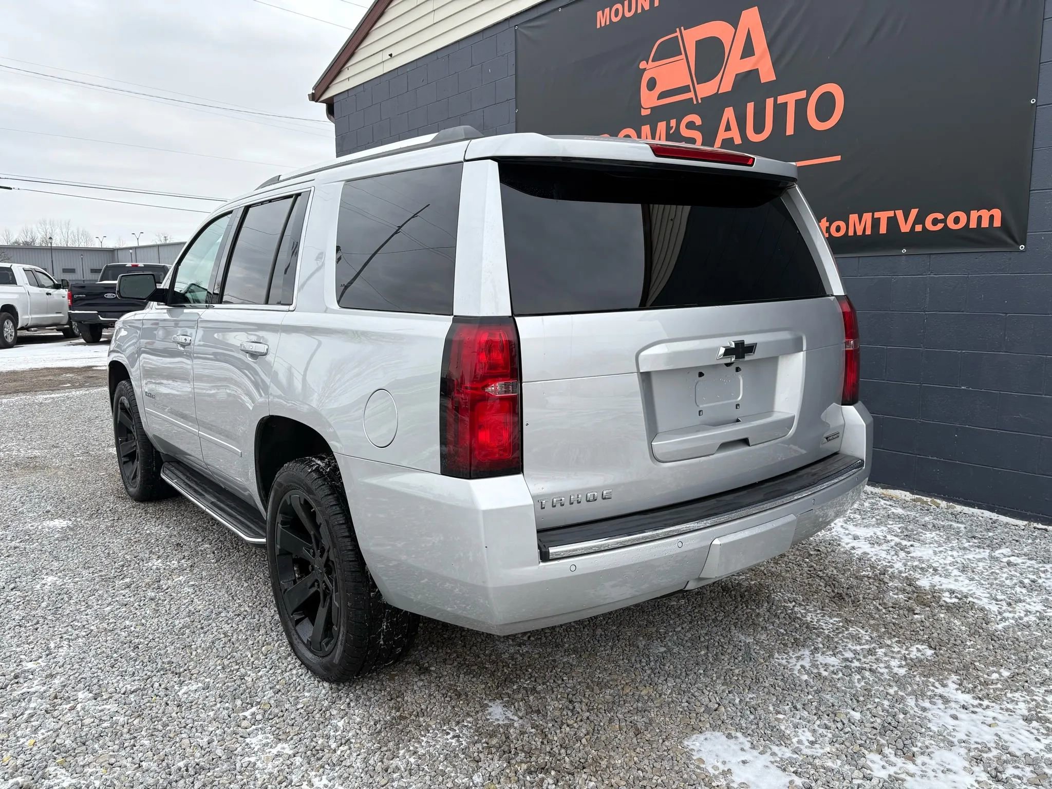Used 2018 Chevrolet Tahoe Premier AWD/4WD image 2