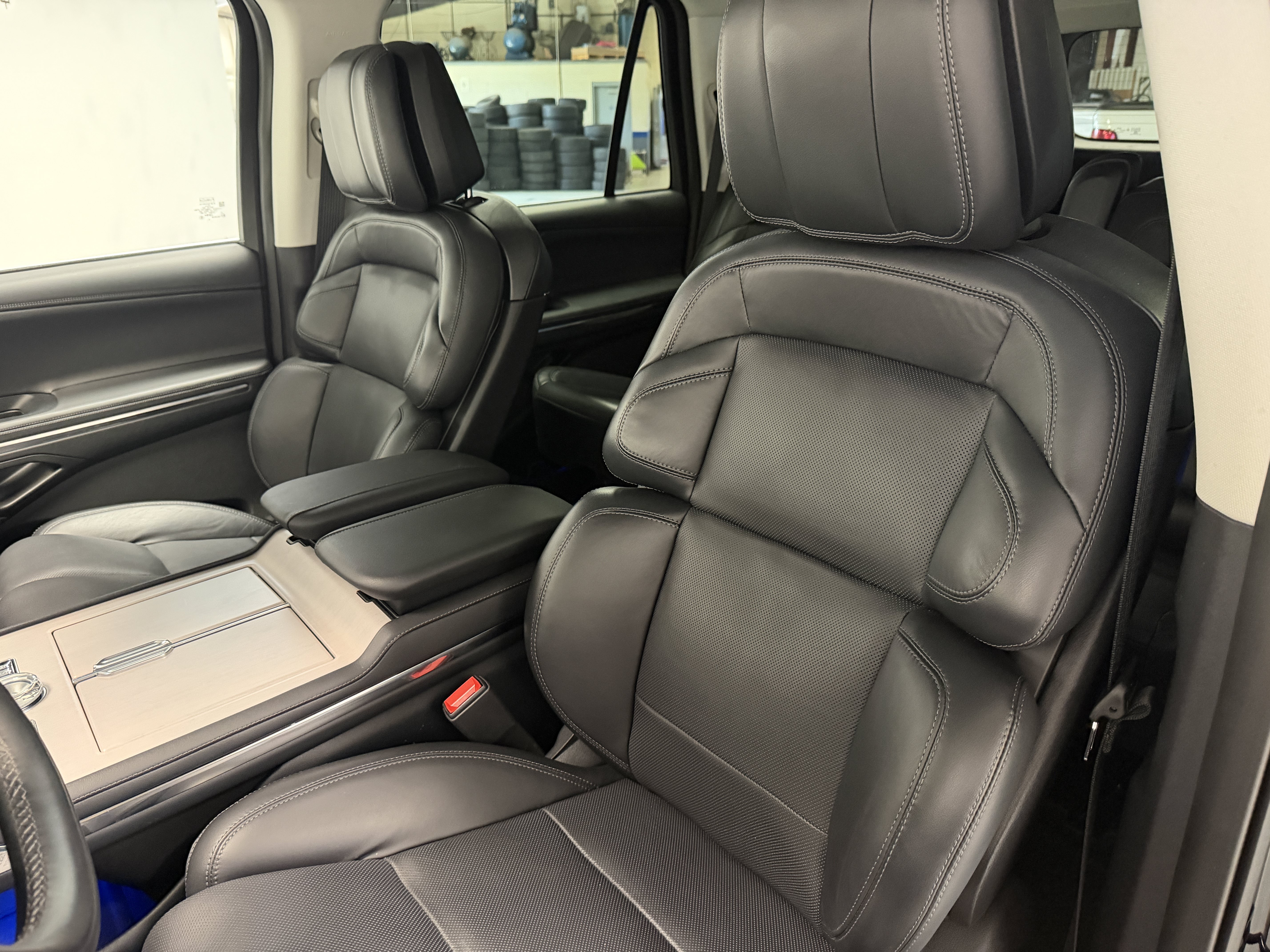 Used 2025 Lincoln Navigator Reserve AWD/4WD image 22