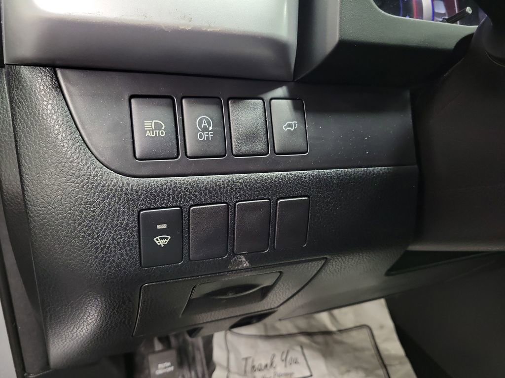 Used 2018 Toyota Highlander SE image 19