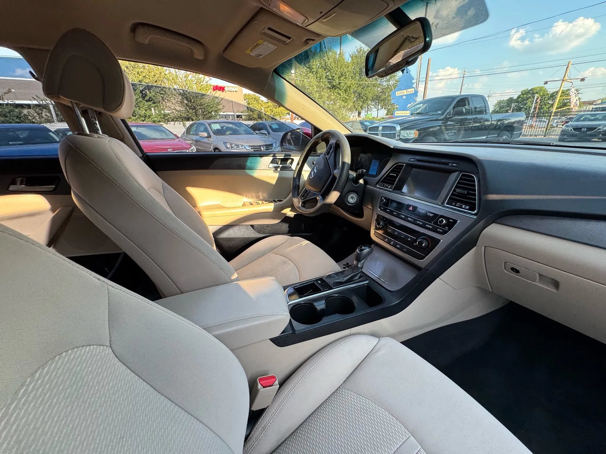Used 2016 Hyundai Sonata SE w/ Winter Weather Package FWD image 14