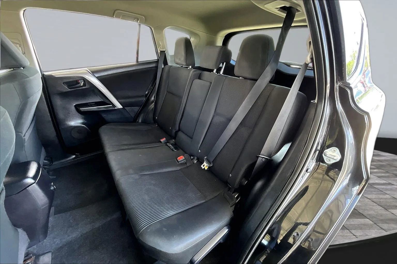 Used 2017 Toyota RAV4 LE FWD image 19