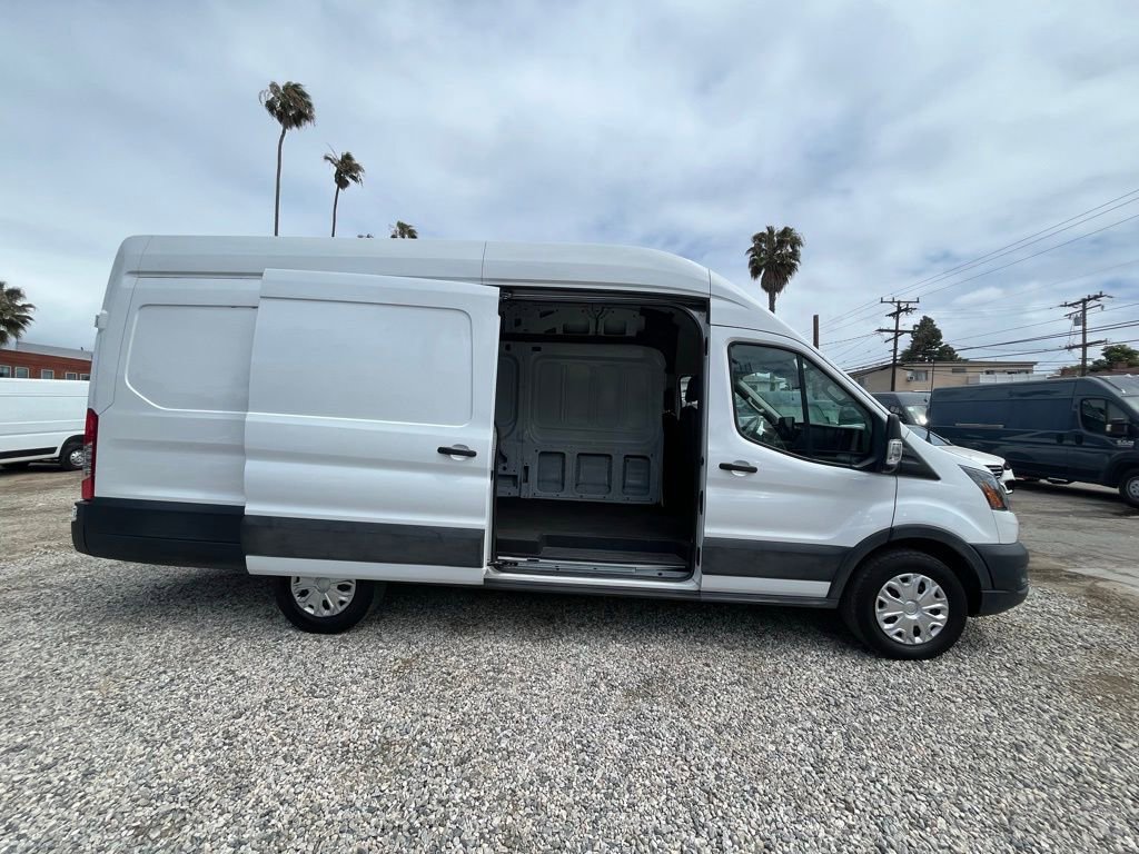 Used 2022 Ford E-Transit 148 High Roof Extended image 5