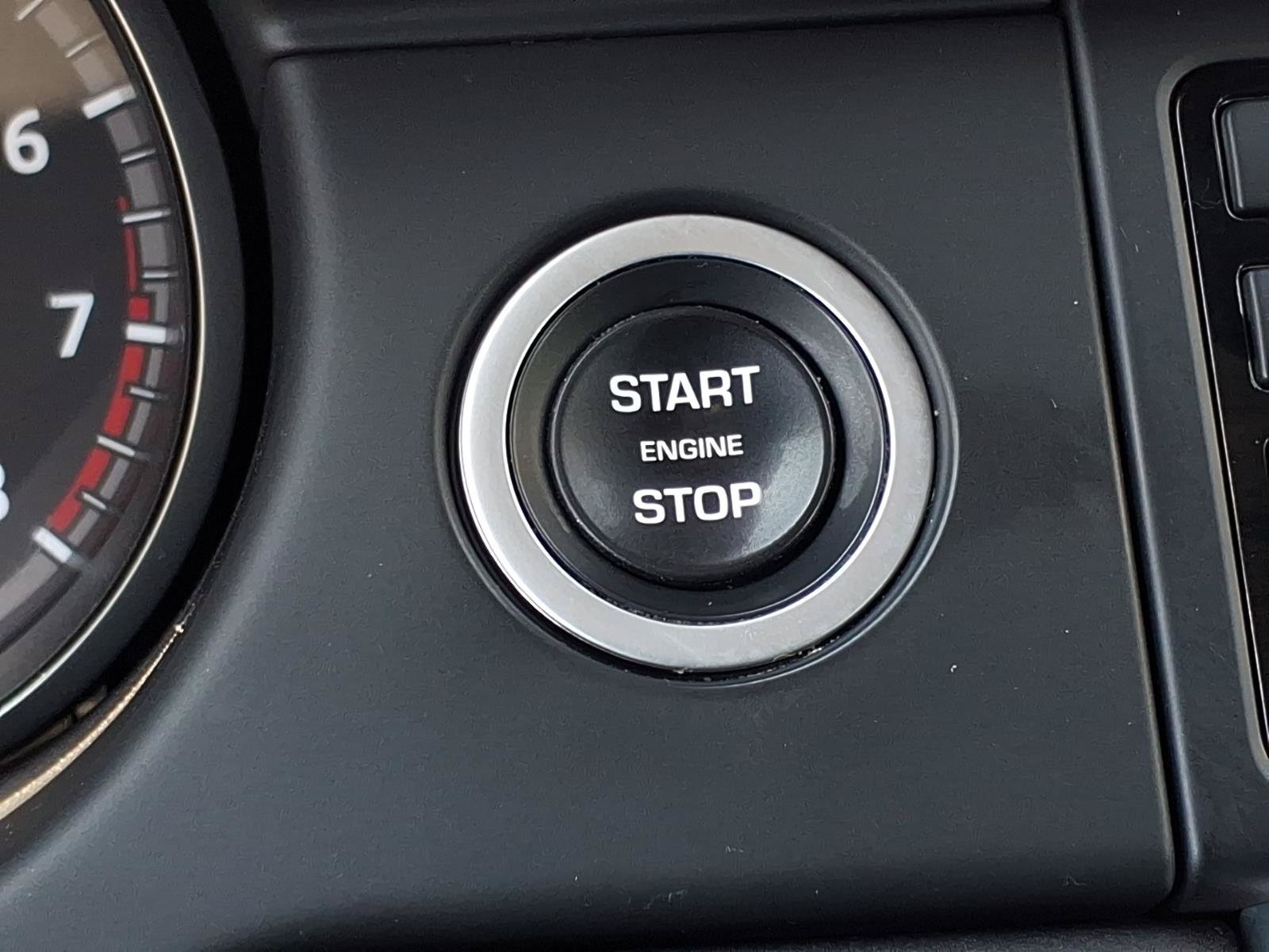 Used 2019 Land Rover Discovery Sport SE AWD/4WD image 23