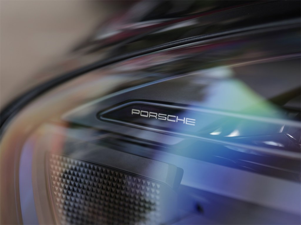 Used 2025 Porsche Macan image 12