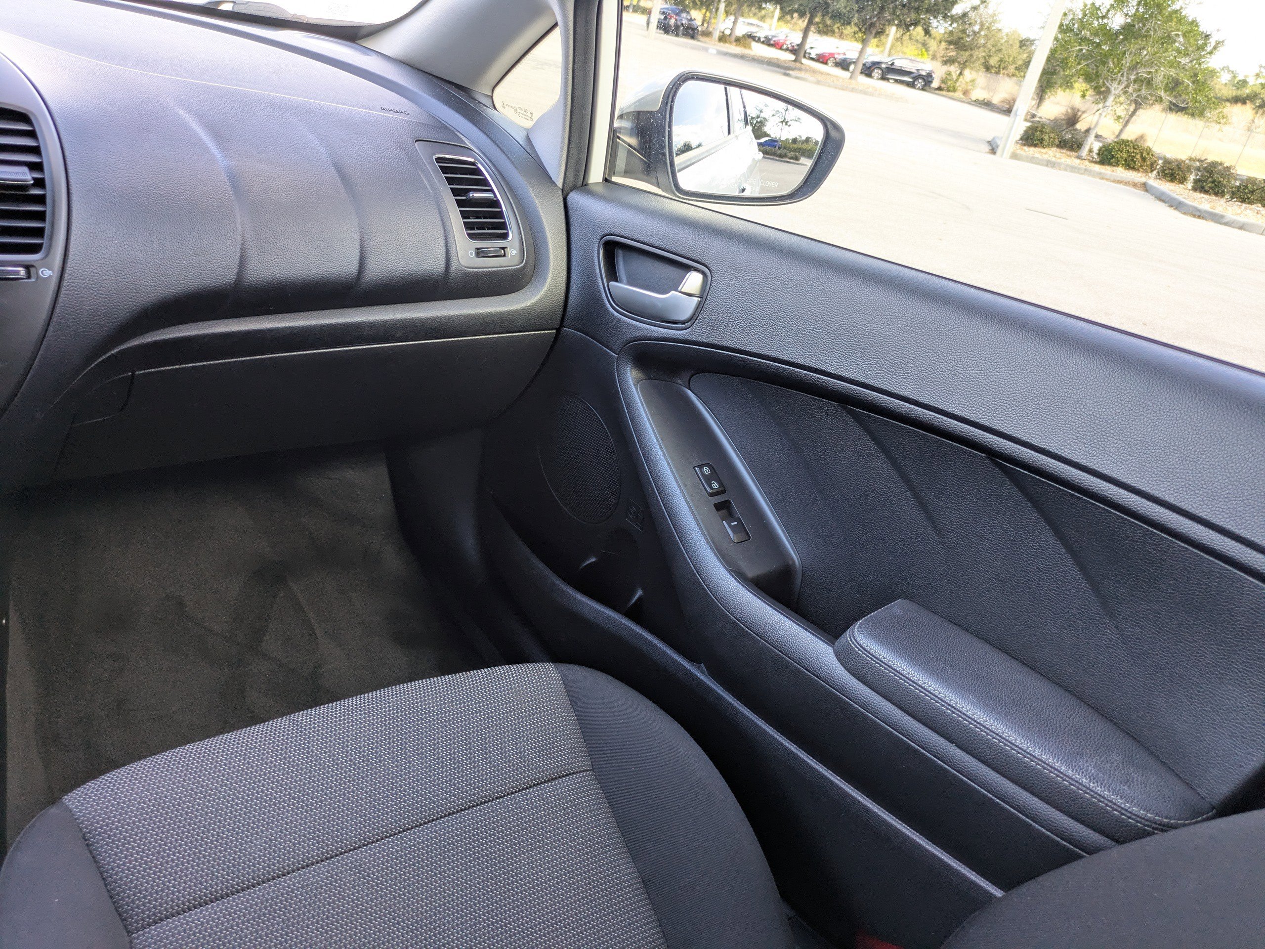 Used 2017 Kia Forte LX image 17