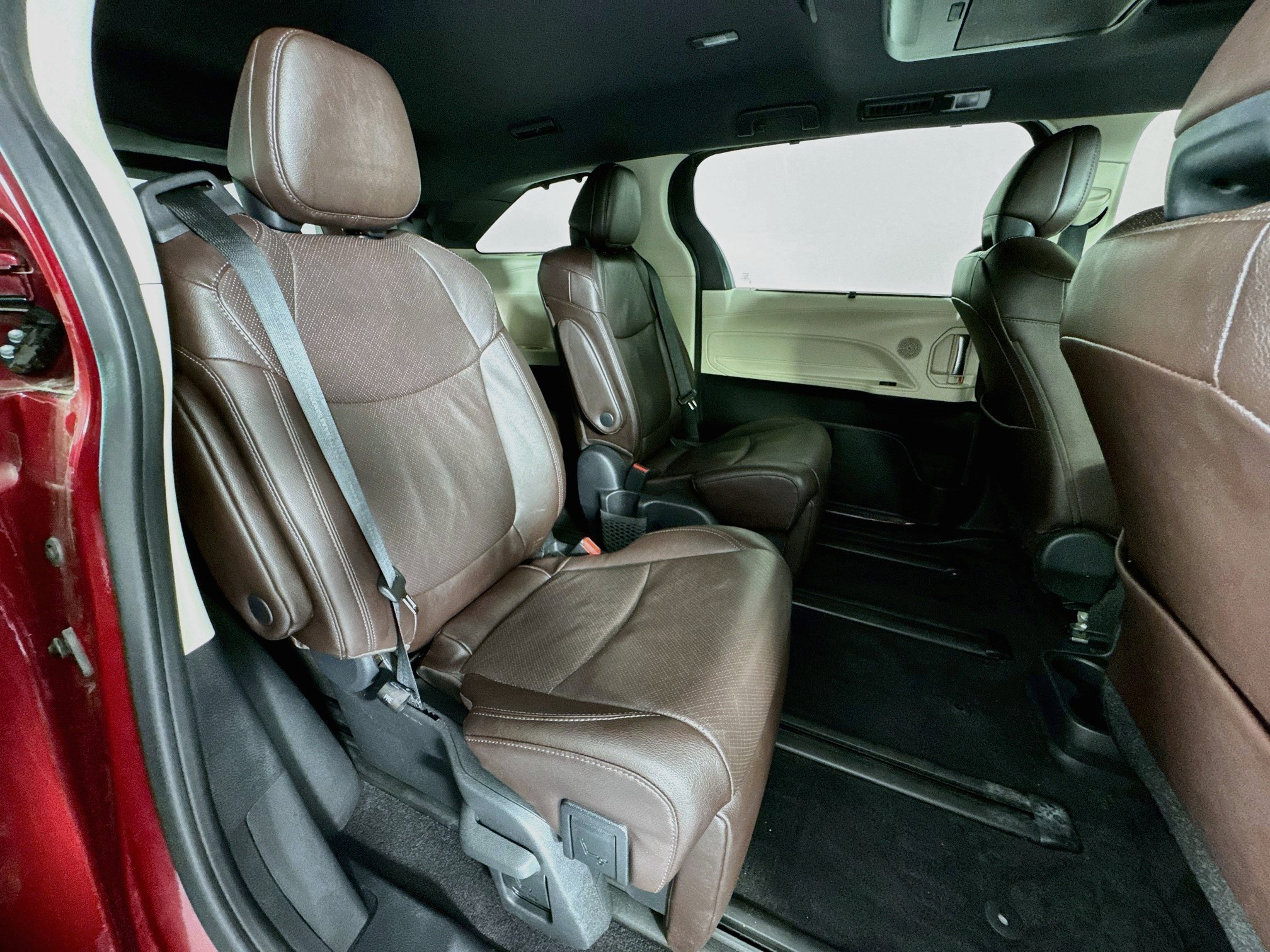 Used 2022 Toyota Sienna Platinum FWD image 31