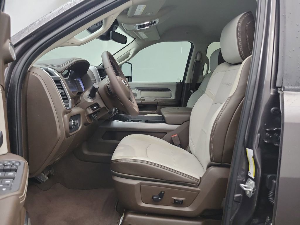 Used 2025 RAM 2500 Laramie AWD/4WD image 4