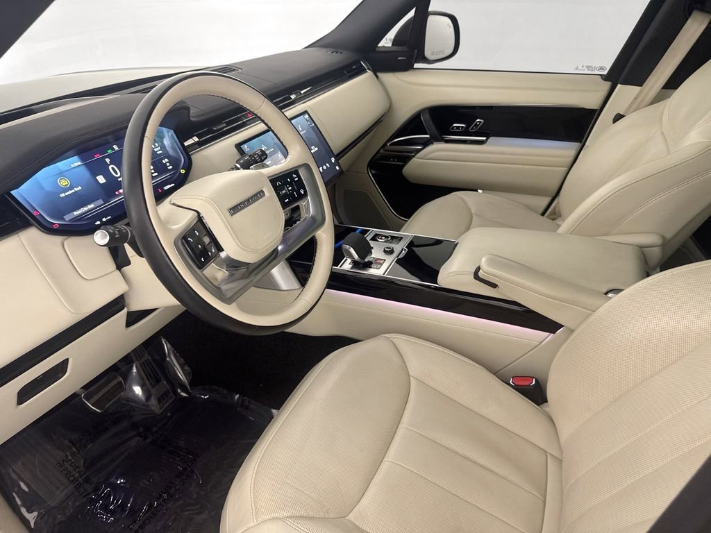 Certified 2023 Land Rover Range Rover SE image 3