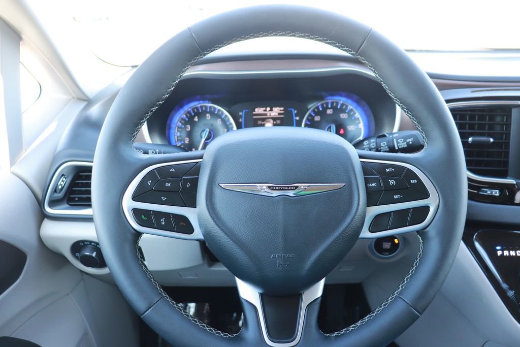 Used 2024 Chrysler Voyager LX image 17