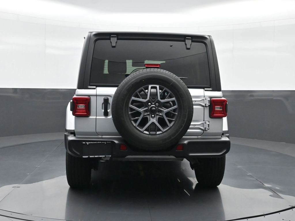 Used 2024 Jeep Wrangler Sahara image 14