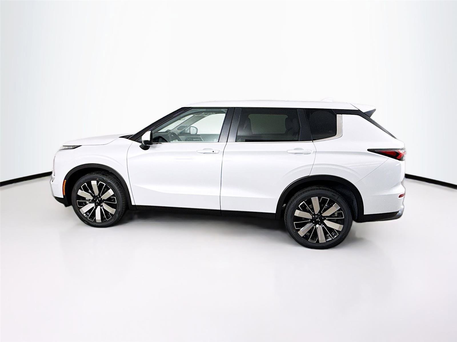 New 2026 Mitsubishi Outlander SE image 24