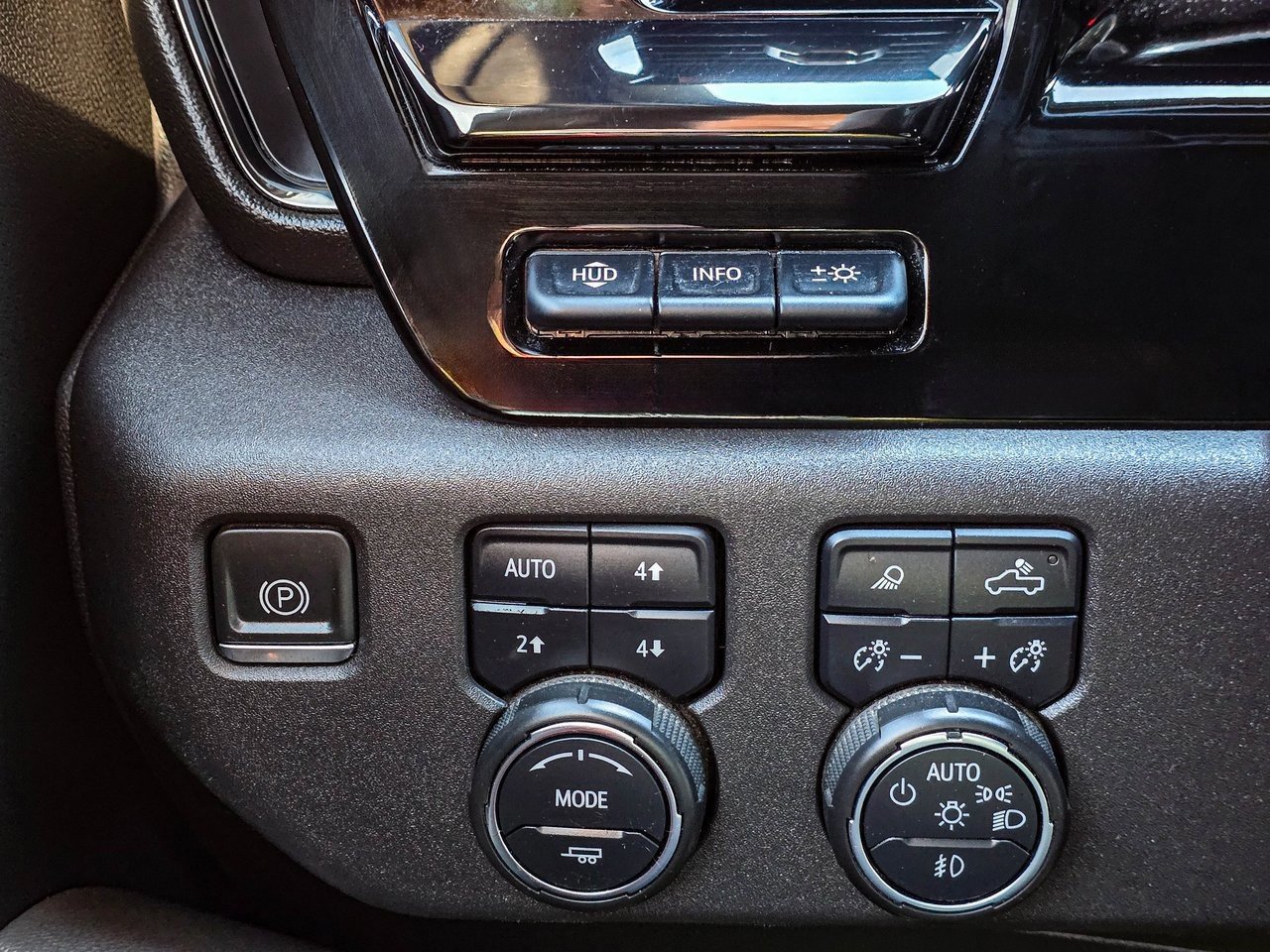 Used 2023 Chevrolet Silverado 1500 ZR2 w/ Technology Package image 27