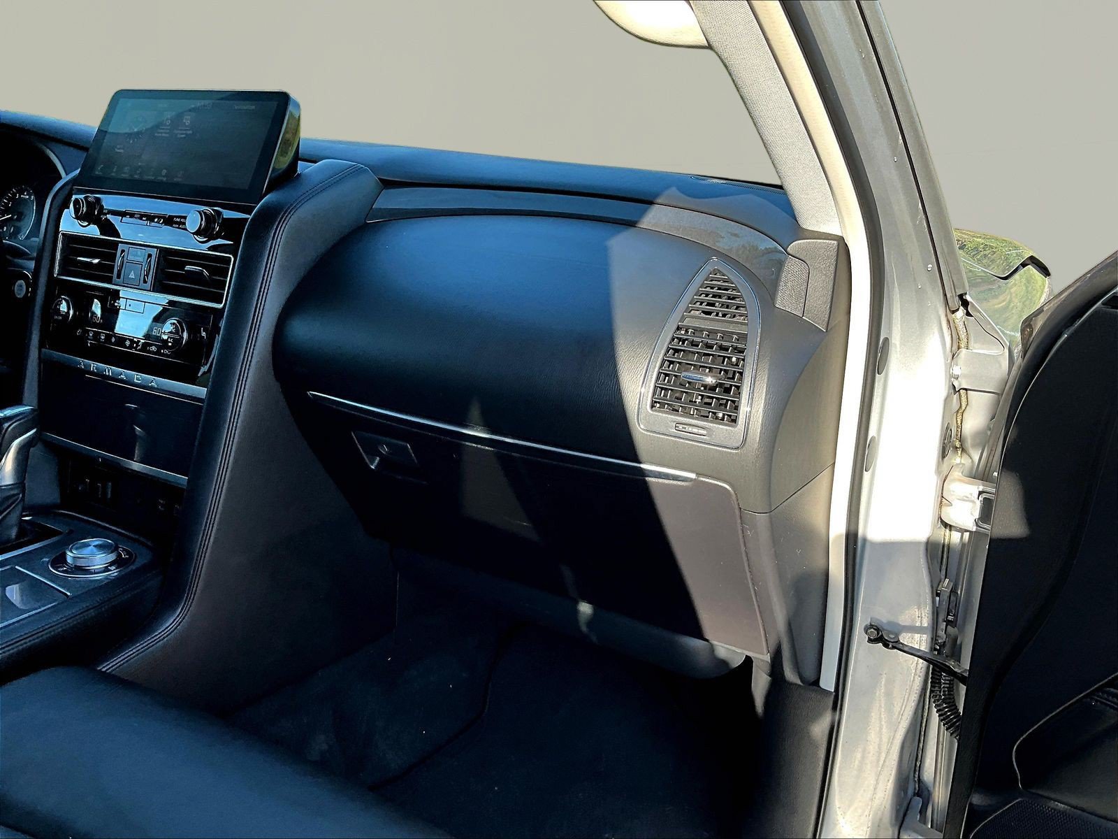 Used 2021 Nissan Armada SV w/ SV Appearance Package AWD/4WD image 27