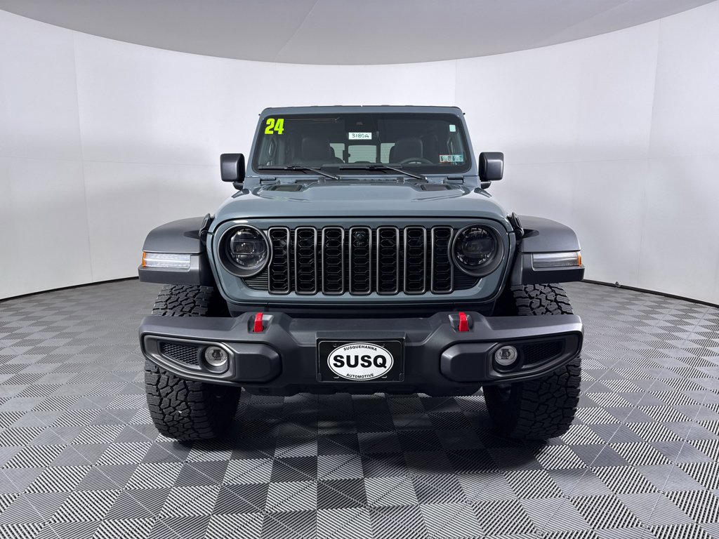 Used 2024 Jeep Gladiator Rubicon w/ Technology Group AWD/4WD image 2